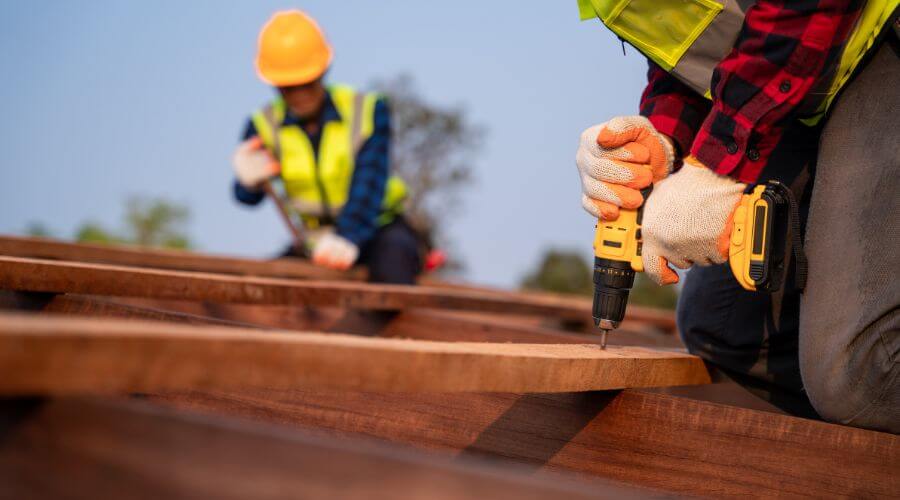 Professional gutter cleaning in Ravendale, CA